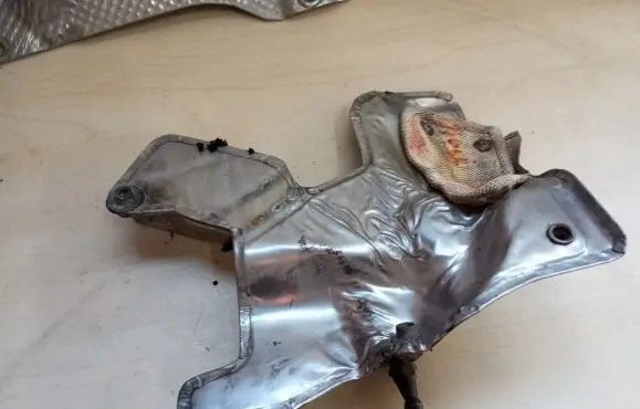 Jeep Grand Cherokee Exhaust heat shield