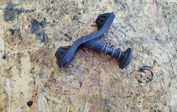 Saab 9-5 Radiator mount bracket 4577722