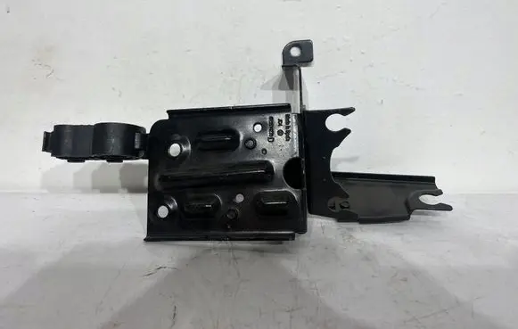Audi A1 ABS pump bracket 6R1614235D