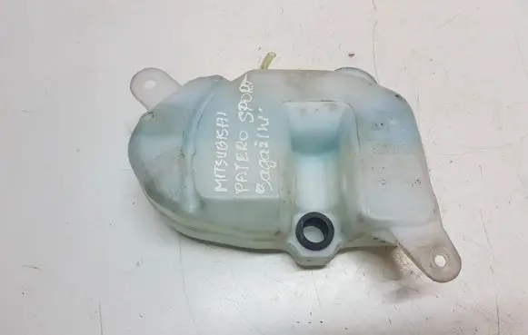 Mitsubishi Pajero Sport I Windshield washer fluid reservoir/tank