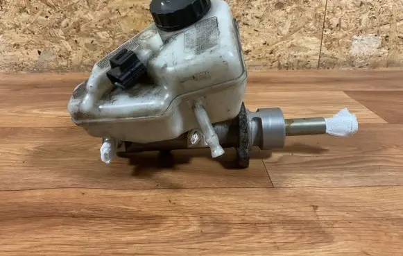 Ford Mondeo Mk III Master brake cylinder 2S712422AA 0204024728 S712422AA
