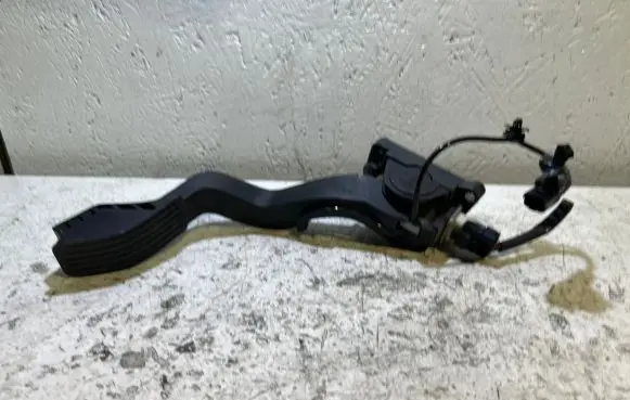 Citroen C4 I Accelerator throttle pedal 04517D11 050111