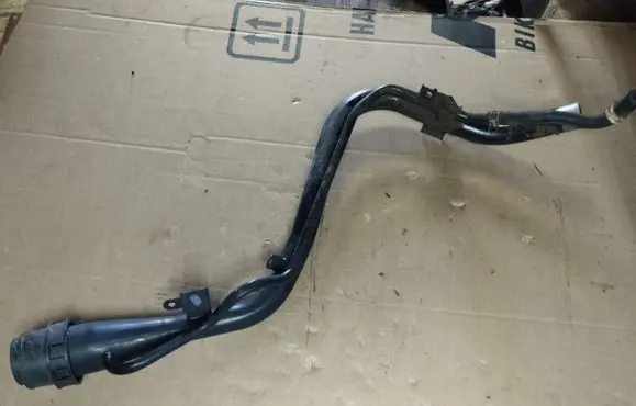 Honda CR-V Fuel tank filler neck pipe 