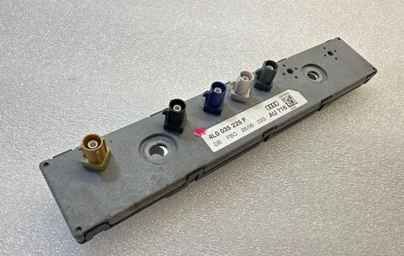 Audi Q7 4L Aerial antenna amplifier 12070300 AU716 4L0035225F