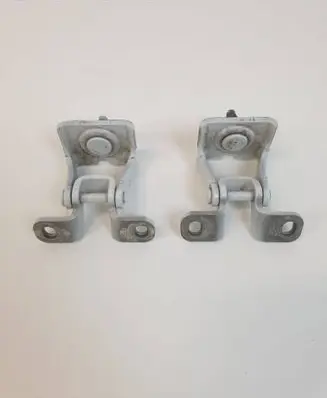 Tailgate/trunk/boot hinge