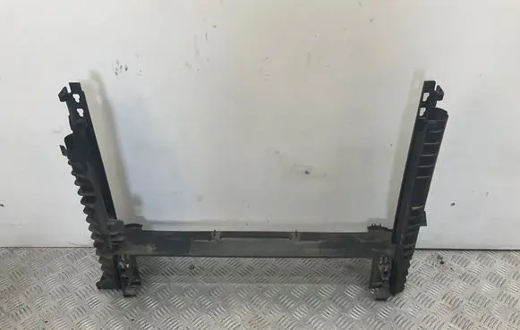 Radiator mount bracket