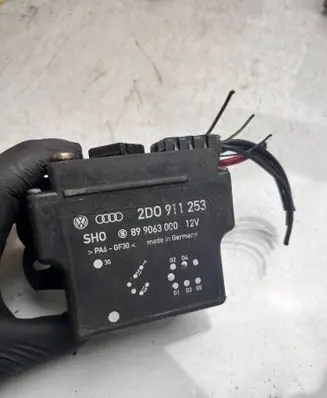 Volkswagen II LT Glow plug pre-heat relay 2D0911253 899063000