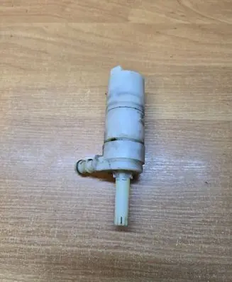 Volvo XC90 Headlight washer pump 