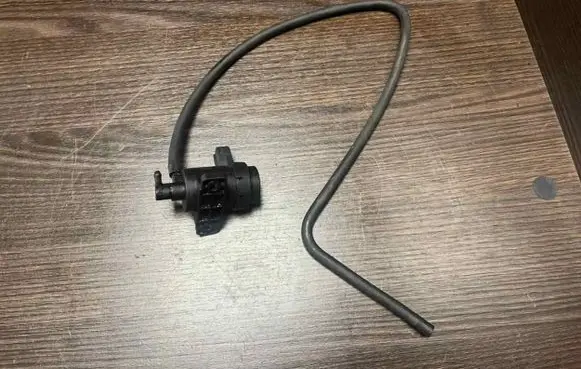 Renault Trafic II (X83) Turbo solenoid valve 702256040 7700113071