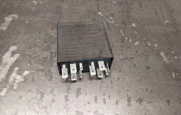 Volkswagen PASSAT B5.5 Other relay 4B0919471 387 5KG006568-04