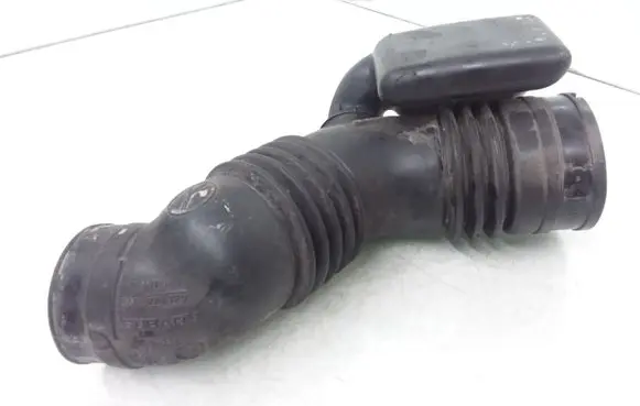 Subaru Impreza III Air intake duct part B033