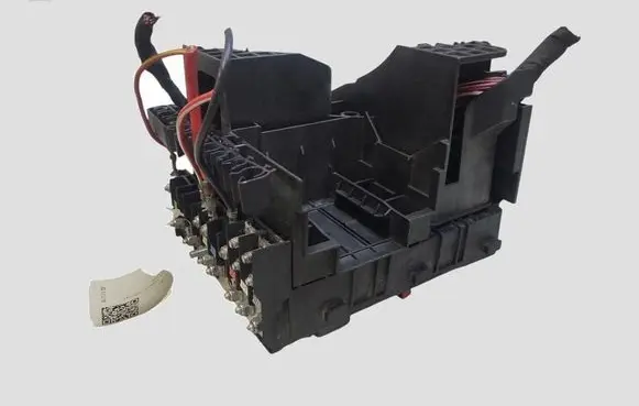 Volkswagen PASSAT B6 Fuse module 01394932 48106805