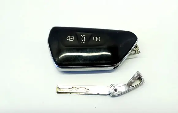 Skoda Octavia Mk4 Ignition key/card 