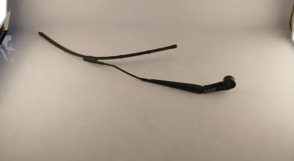 Windshield/front glass wiper blade