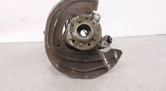 BMW X3M F97 Front wheel hub spindle knuckle 8067435 31218067435