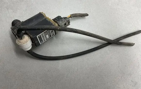 KIA Ceed Windscreen/windshield washer pump 985101H100