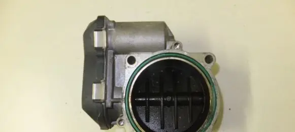 BMW 5 E60 E61 Throttle valve 7556118 BMW7556118