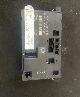 Mercedes-Benz E W211 Door control unit/module 2118200526 2884828