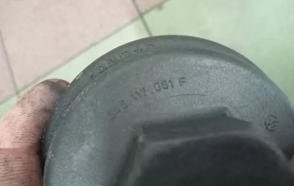 Volkswagen Golf V Oil filter cover 045117061F
