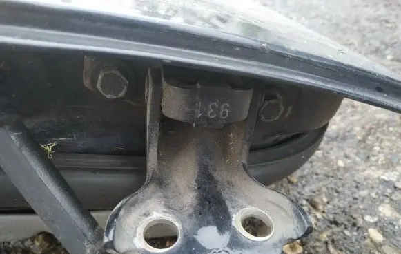 Volvo S40, V40 Rear door lower hinge