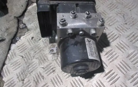 BMW 1 E81 E87 ABS Pump 6777159 10096008383 000404014D1