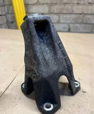 Audi A8 S8 D3 4E Engine mounting bracket 4E0199308BG