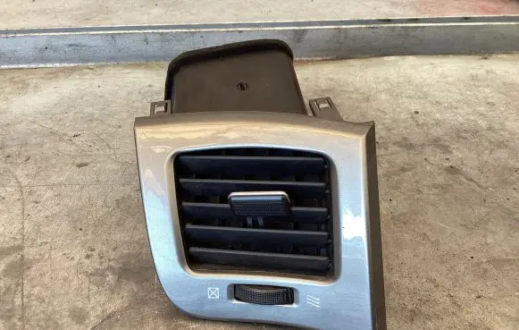 Toyota Avensis Verso Dash center air vent grill 5566044050 5568744030