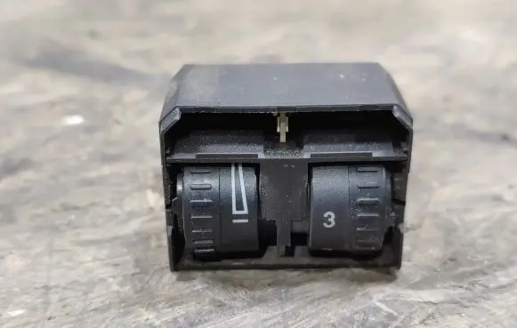 Volkswagen Caddy Headlight level height control switch 2K0941333B