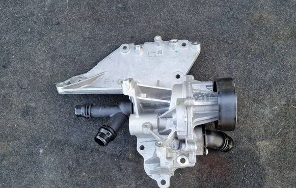 BMW X5 G05 Water pump 9453668 251010