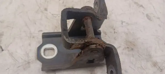 Opel Insignia A Front door lower hinge A046574