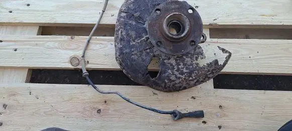 Audi 80 90 S2 B4 Front wheel hub spindle knuckle 