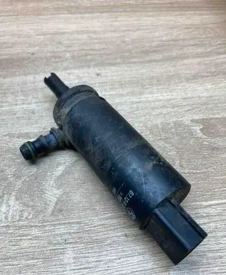 BMW 5 E39 Headlight washer pump 8377613