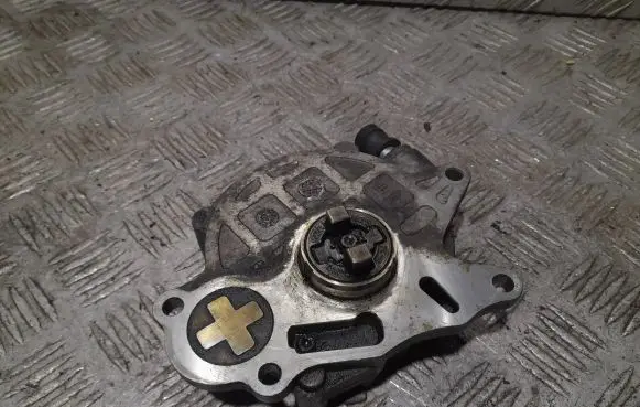 Volkswagen Golf VI Vacuum pump 03L145100