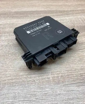 Mercedes-Benz C W203 Door control unit/module 2038202285 351391