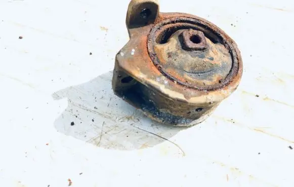 Nissan Sunny Engine mount bracket