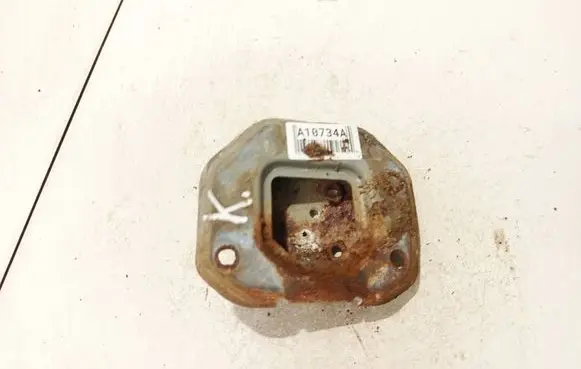 Front bumper mounting bracket