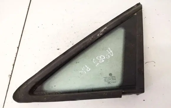 Volkswagen Touran I Front triangle window/glass 