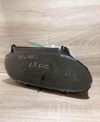 Ford Escort Speedometer (instrument cluster) 96FB10C956BA P818C