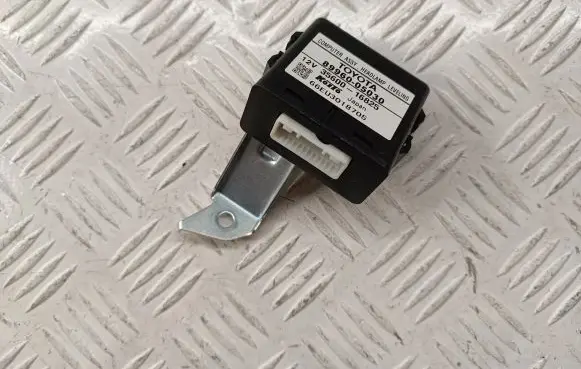 Toyota Avensis T250 Light module LCM 8996005030 3560016825