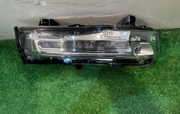 Ford Mustang VI Front bumper turn signal JR3B-13200-B