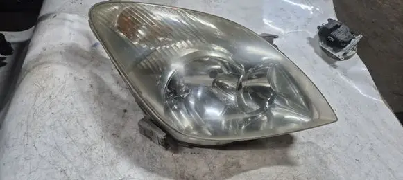 Toyota Corolla Verso E121 Headlight/headlamp