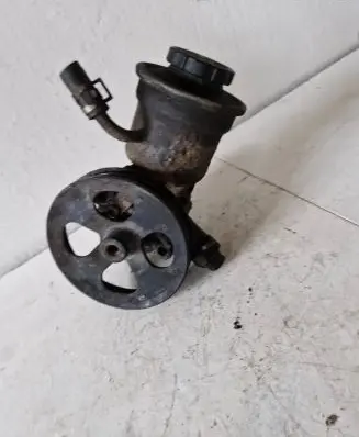 Toyota Yaris Power steering pump