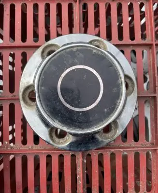 Isuzu Trooper Original wheel cap