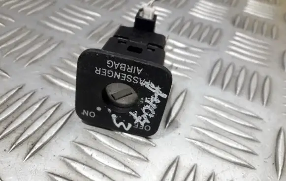 Passenger airbag on/off switch