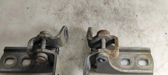 Front door hinge set