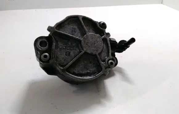 Volvo V50 Vacuum pump D1562C1