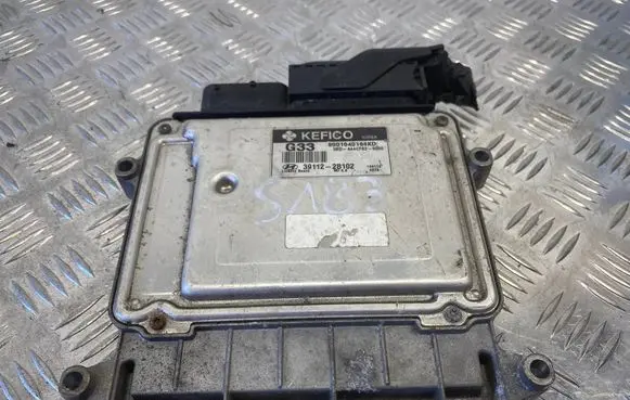 Hyundai i30 Engine control unit/module 391122B102 9001040164KD GFDA44CFS25000