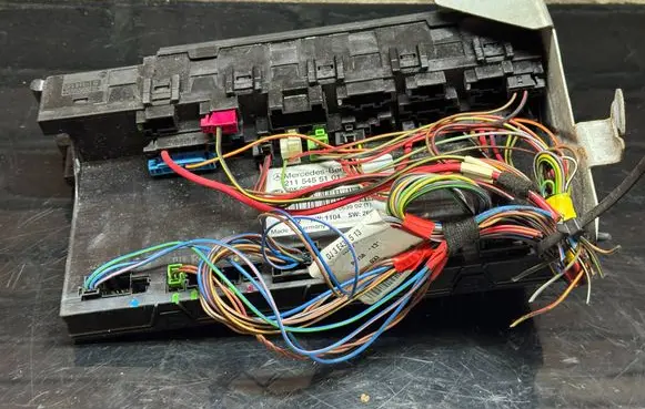Mercedes-Benz E W211 Fuse module 2115455101 5DK00804745