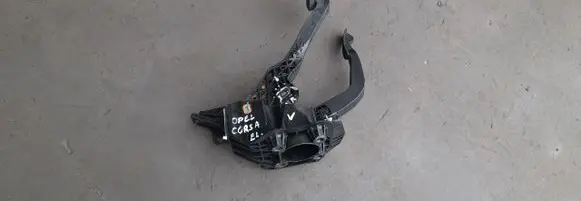 Opel Corsa F Brake pedal 9829474380