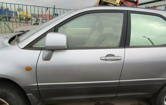 Cadillac SRX Front door 
